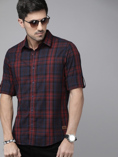 

Roadster Men Navy Blue & Red Regular Fit Checked Casual Shirt