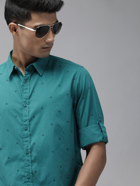 

Roadster Men Teal & Black Regular Fit Printed Casual Shirt