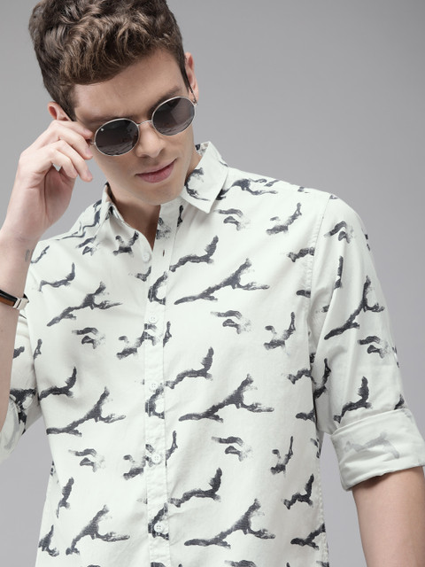 

Roadster Men Off-White & Black Regular Fit Printed Casual Shirt