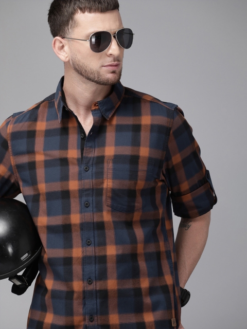 

Roadster Men Blue & Orange Slim Fit Checked Casual Shirt