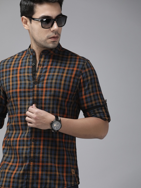 

Roadster Men Brown & Navy Blue Regular Fit Checked Casual Shirt