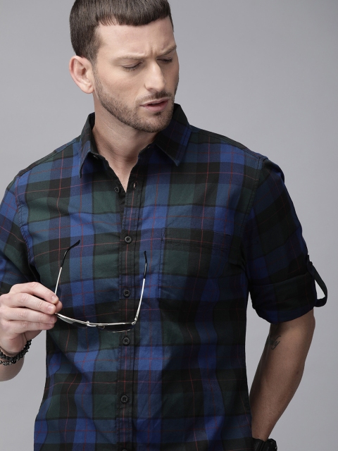 

Roadster Men Blue & Green Regular Fit Checked Casual Shirt