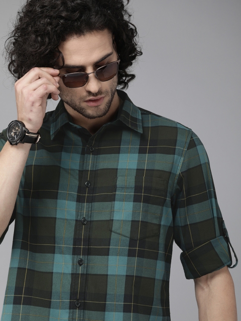 

Roadster Men Olive Green & Teal Blue Regular Fit Checked Casual Shirt