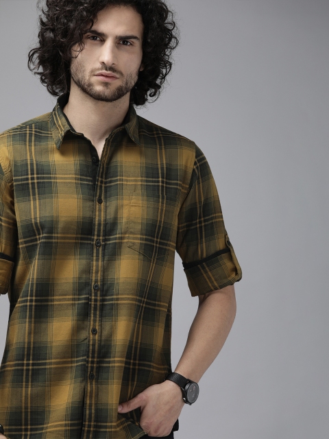

Roadster Men Brown & Black Regular Fit Checked Casual Shirt