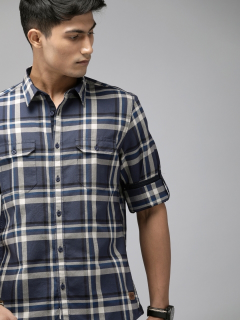 

Roadster Men Navy Blue & Off-White Regular Fit Checked Casual Shirt