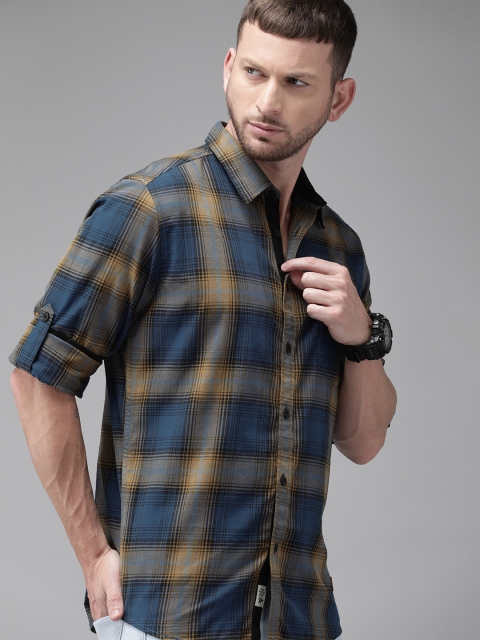 

Roadster Men Navy Blue & Yellow Regular Fit Checked Casual Shirt