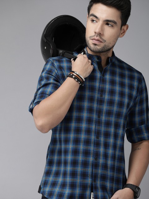 

Roadster Men Blue & Black Regular Fit Checked Casual Shirt