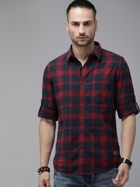 

Roadster Men Black & Red Slim Fit Checked Casual Shirt