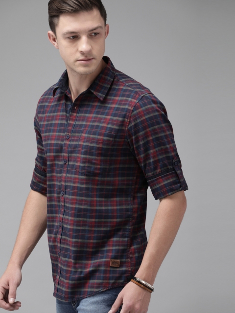 

Roadster Men Navy Blue & Red Regular Fit Checked Casual Shirt