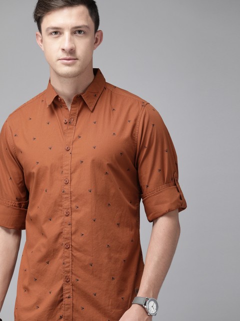 

Roadster Men Rust Brown & Black Regular Fit Printed Casual Shirt