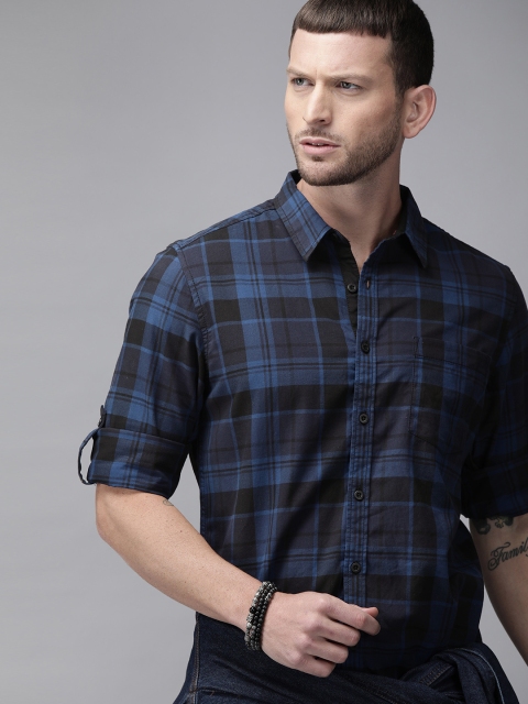 

Roadster Men Blue & Black Regular Fit Checked Casual Shirt