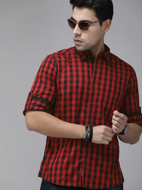 

Roadster Men Red & Black Slim Fit Checked Casual Shirt