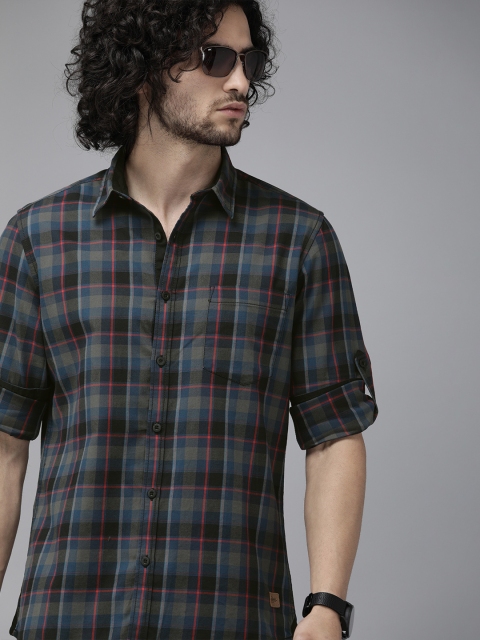 

Roadster Men Navy Blue & Grey Regular Fit Checked Casual Shirt