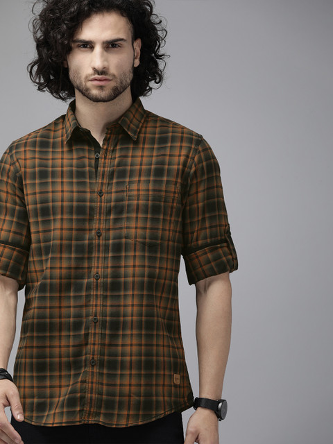 

Roadster Men Brown & Black Regular Fit Checked Casual Shirt