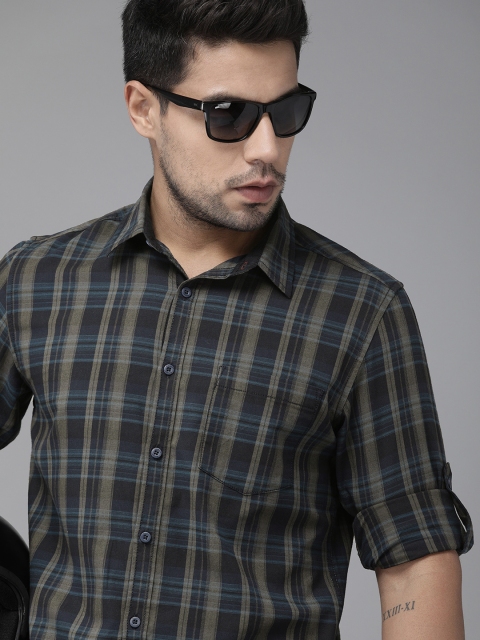 

Roadster Men Navy Blue & Grey Slim Fit Checked Casual Shirt