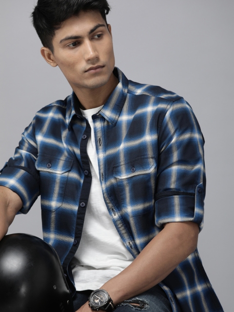 

Roadster Men Navy Blue & White Regular Fit Checked Casual Shirt