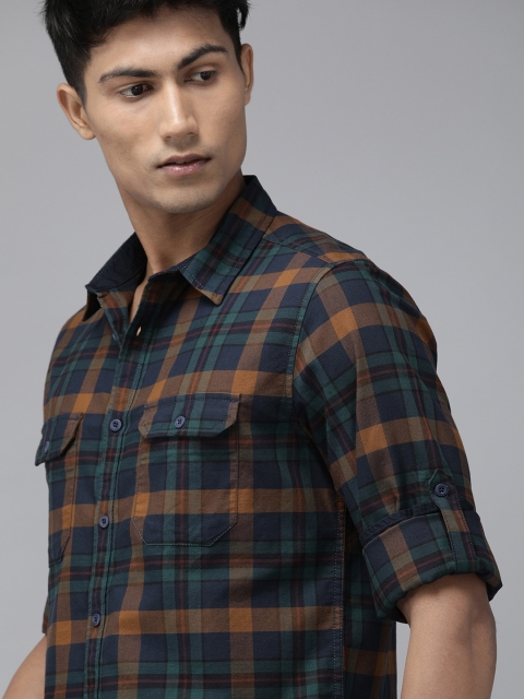

Roadster Men Navy Blue & Brown Regular Fit Checked Casual Shirt
