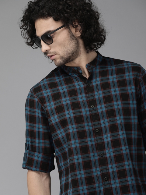 

Roadster Men Black & Teal Blue Regular Fit Checked Casual Shirt