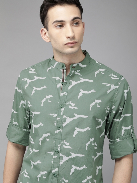 

Roadster Men Green & White Regular Fit Printed Casual Shirt