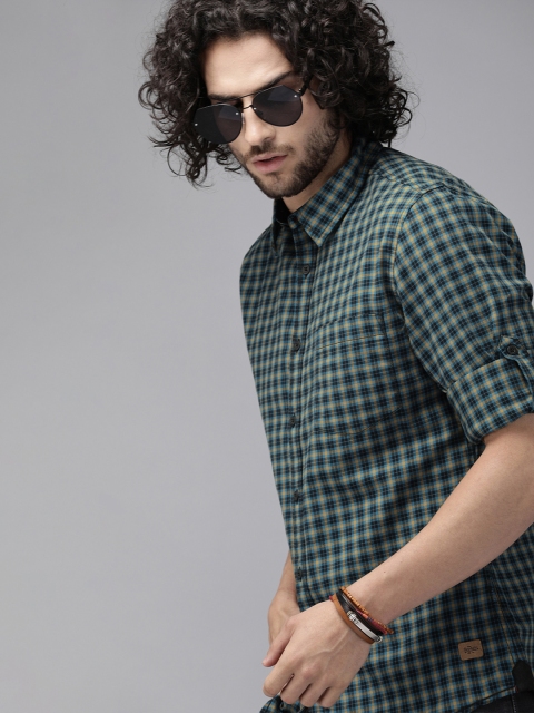 

Roadster Men Turquoise Blue & Black Slim Fit Checked Casual Shirt