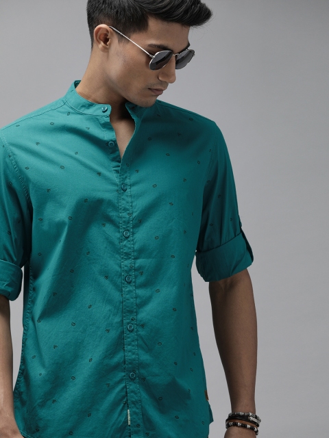 

Roadster Men Teal Blue & Black Regular Fit Printed Casual Shirt