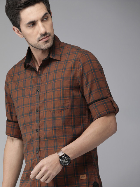 

Roadster Men Brown & Navy Blue Regular Fit Checked Casual Shirt
