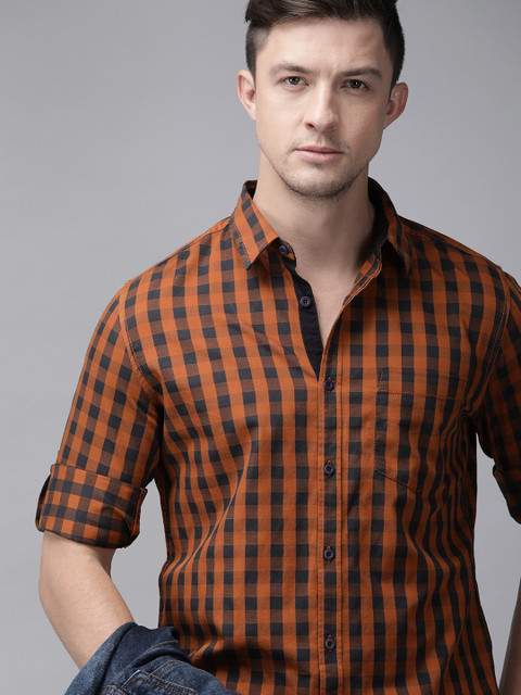 

Roadster Men Orange & Navy Blue Slim Fit Checked Casual Shirt