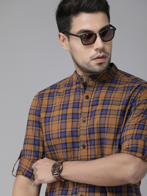 

Roadster Men Rust Brown & Blue Regular Fit Checked Casual Shirt