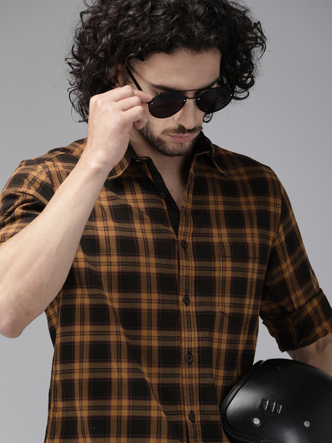 

Roadster Men Black & Brown Slim Fit Checked Casual Shirt