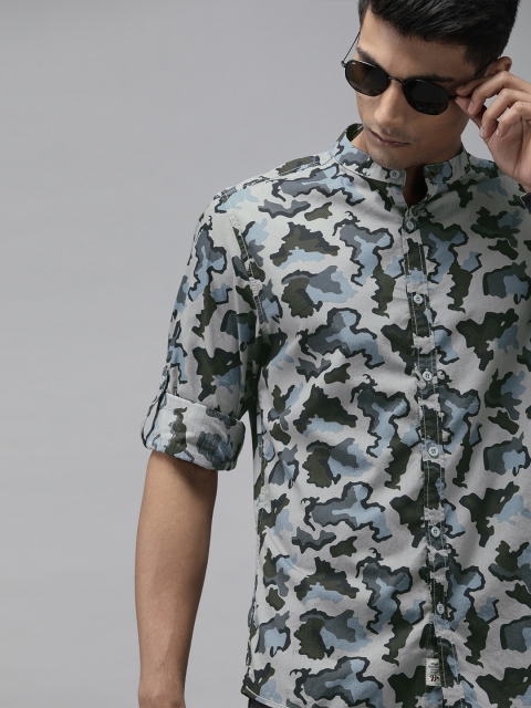 

Roadster Men Off-White & Blue Regular Fit Printed Casual Shirt