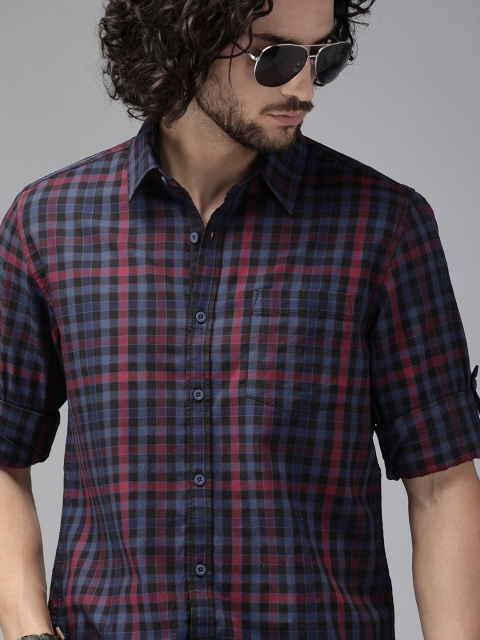 

Roadster Men Navy Blue & Black Slim Fit Checked Casual Shirt