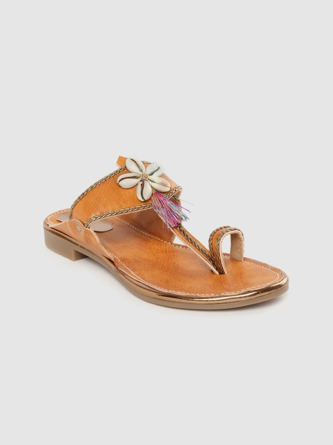 

TRASE Women Tan Brown Sea Shell Embellished One Toe Flats