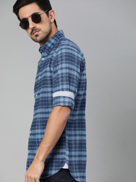 

Tommy Hilfiger Men Blue Regular Fit Checked Casual Shirt