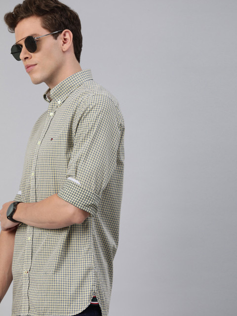 

Tommy Hilfiger Men Olive Green & Navy Blue Regular Fit Checked Casual Shirt