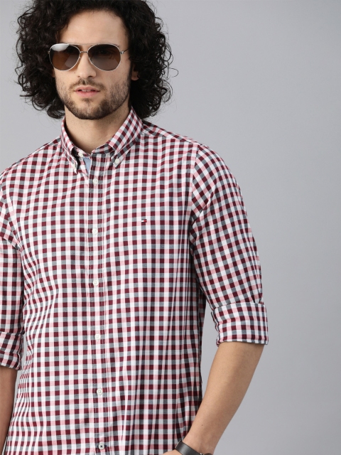 

Tommy Hilfiger Men Red & White Slim Fit Checked Pure Cotton Casual Shirt