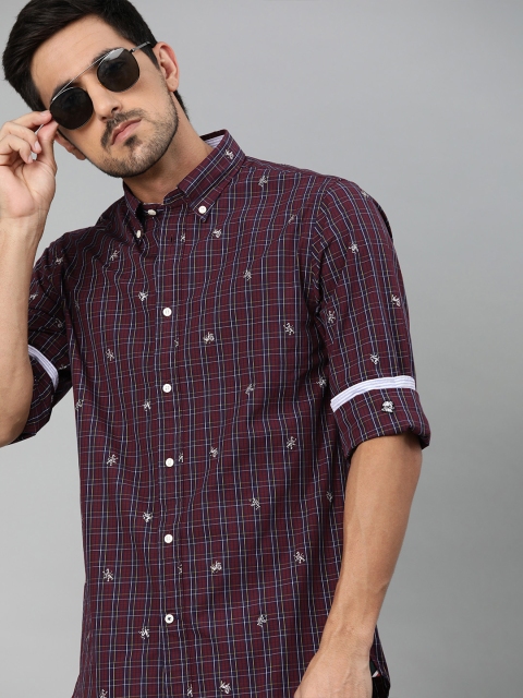 

Tommy Hilfiger Men Burgundy Regular Fit Checked Casual Shirt