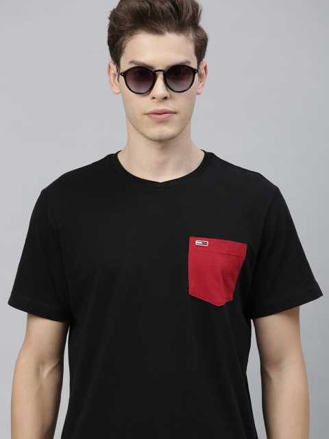 

Tommy Hilfiger Men Black Solid Round Neck T-shirt