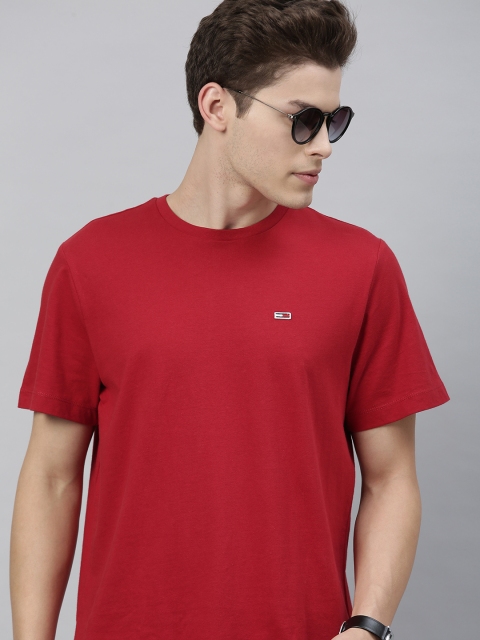 

Tommy Hilfiger Men Red Solid Round Neck T-shirt