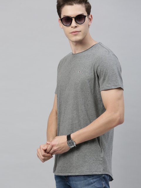 

Tommy Hilfiger Men Grey Solid Round Neck T-shirt