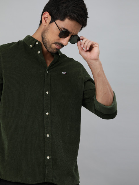 

Tommy Hilfiger Men Green Regular Fit Solid Casual Shirt
