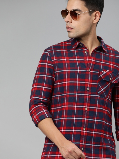 

Tommy Hilfiger Men Navy Blue & Red Regular Fit Checked Casual Shirt