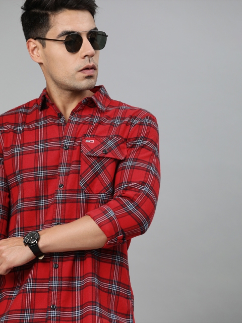 

Tommy Hilfiger Men Red & Navy Blue Organic Cotton Regular Fit Checked Casual Shirt