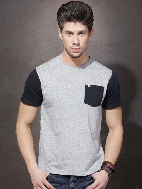 

Roadster Men Grey T-Shirt