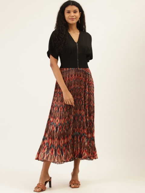 

Label Ritu Kumar Women Black Blouson Crop Top