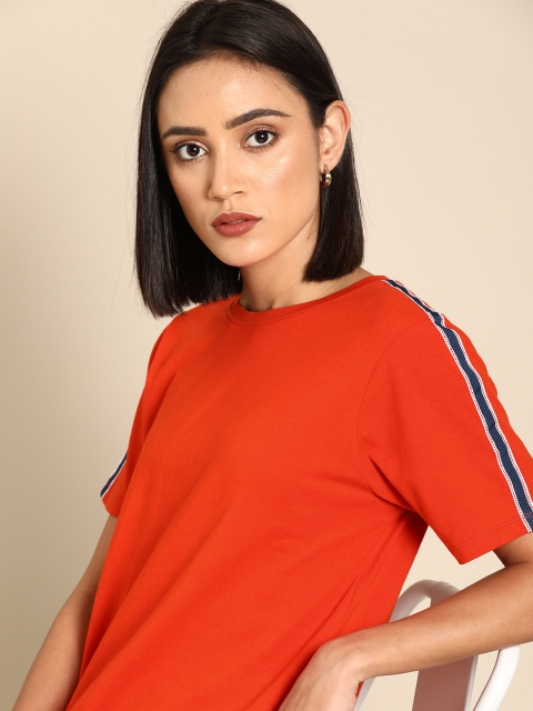 

ether Women Orange Solid Round Neck T-shirt With Shoulder Side Stripes