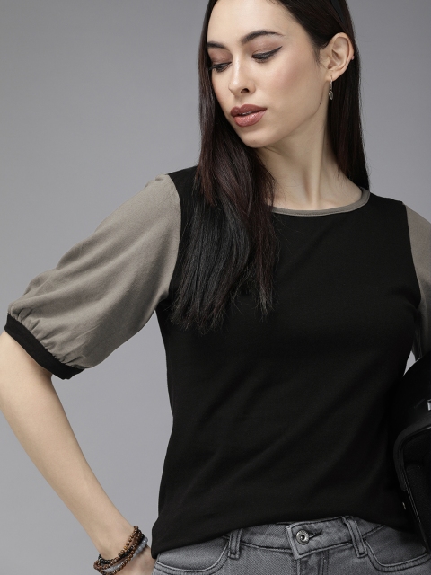 

The Roadster Lifestyle Co Black & Grey Monochrome Contrast Sleeves Regular Top
