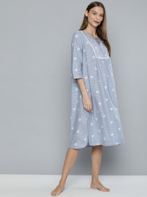 

Chemistry Blue & White Printed Nightdress