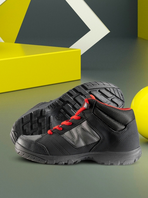 

Quechua By Decathlon Unisex Kids Black PU Mid-Top Hiking Shoes