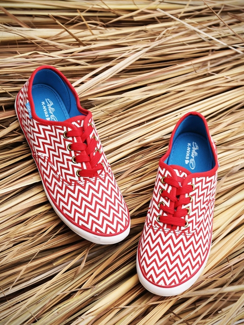 

Boltio Women White & Red Printed Casual Shoes