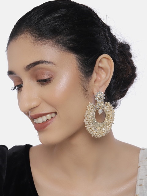 

LAIDA Off-White Gold-Plated Kundan-Studded Crescent Shaped Chandbalis